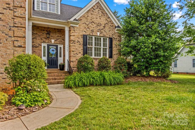 $595,000 | 7923 Mountain Shore Drive, Sherrills Ford, NC 28673