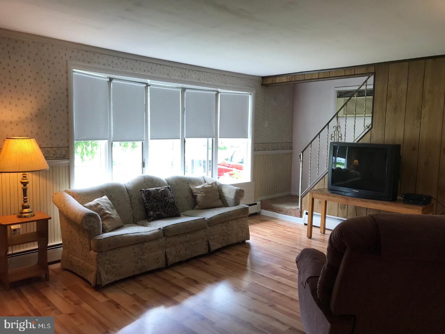 1605 Tioga Avenue Reading, PA 19607 - Photo 3 of 18