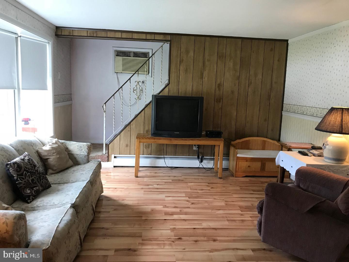 1605 Tioga Avenue Reading, PA 19607 - Photo 4 of 18
