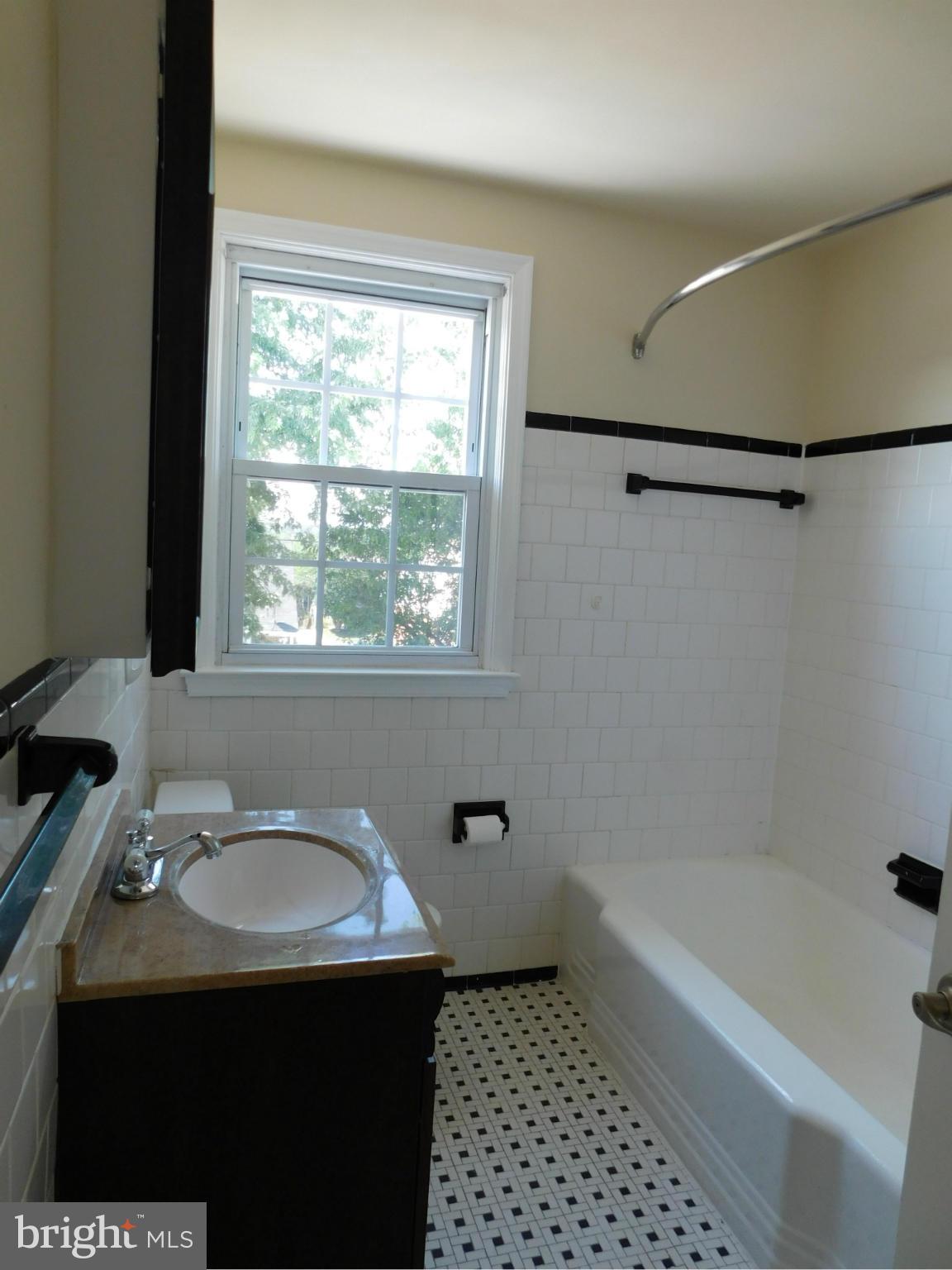 1808 Hanford Road Baltimore, MD 21237 - Photo 14 of 24 Bath