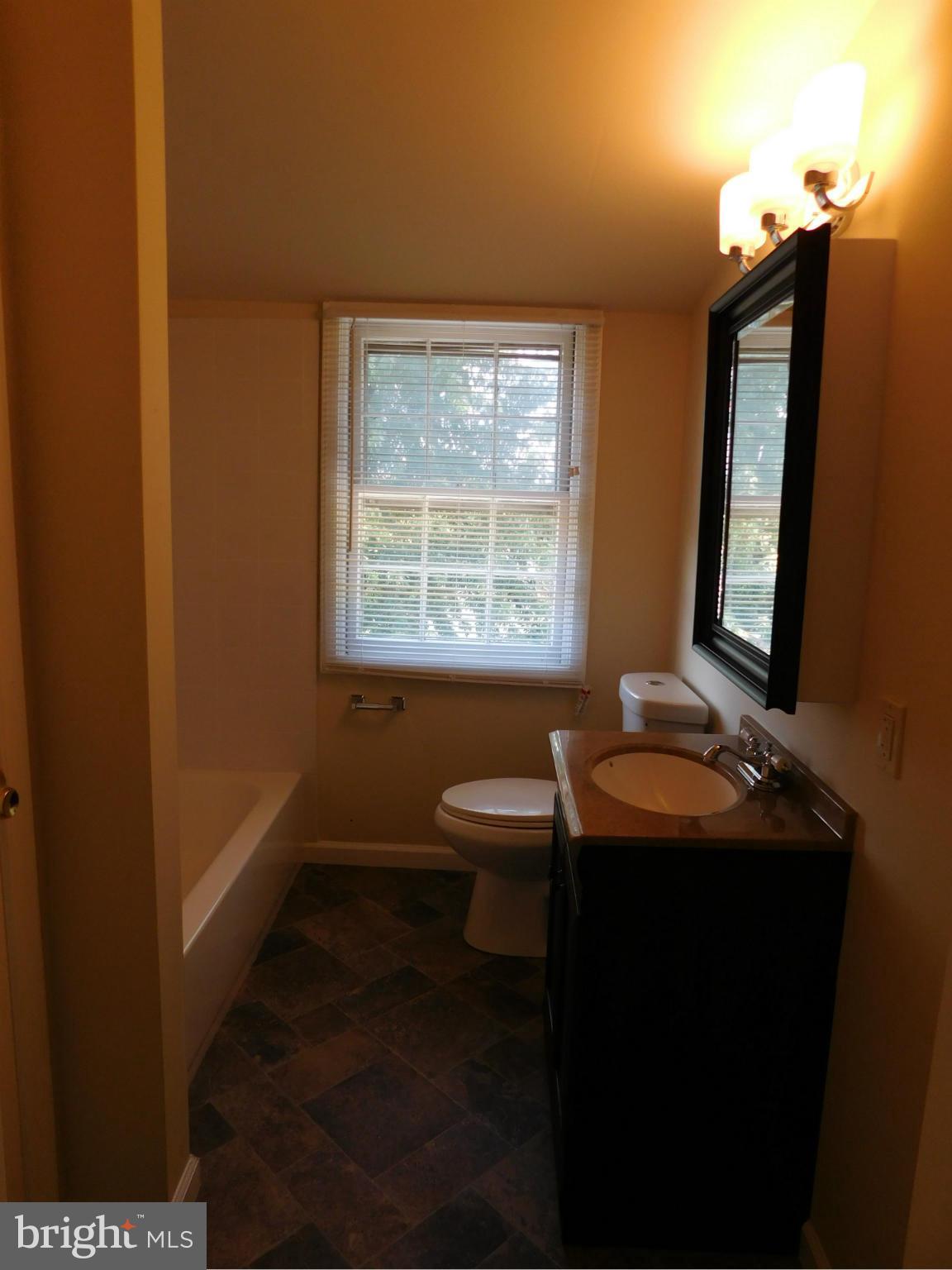 1808 Hanford Road Baltimore, MD 21237 - Photo 17 of 24 Bath