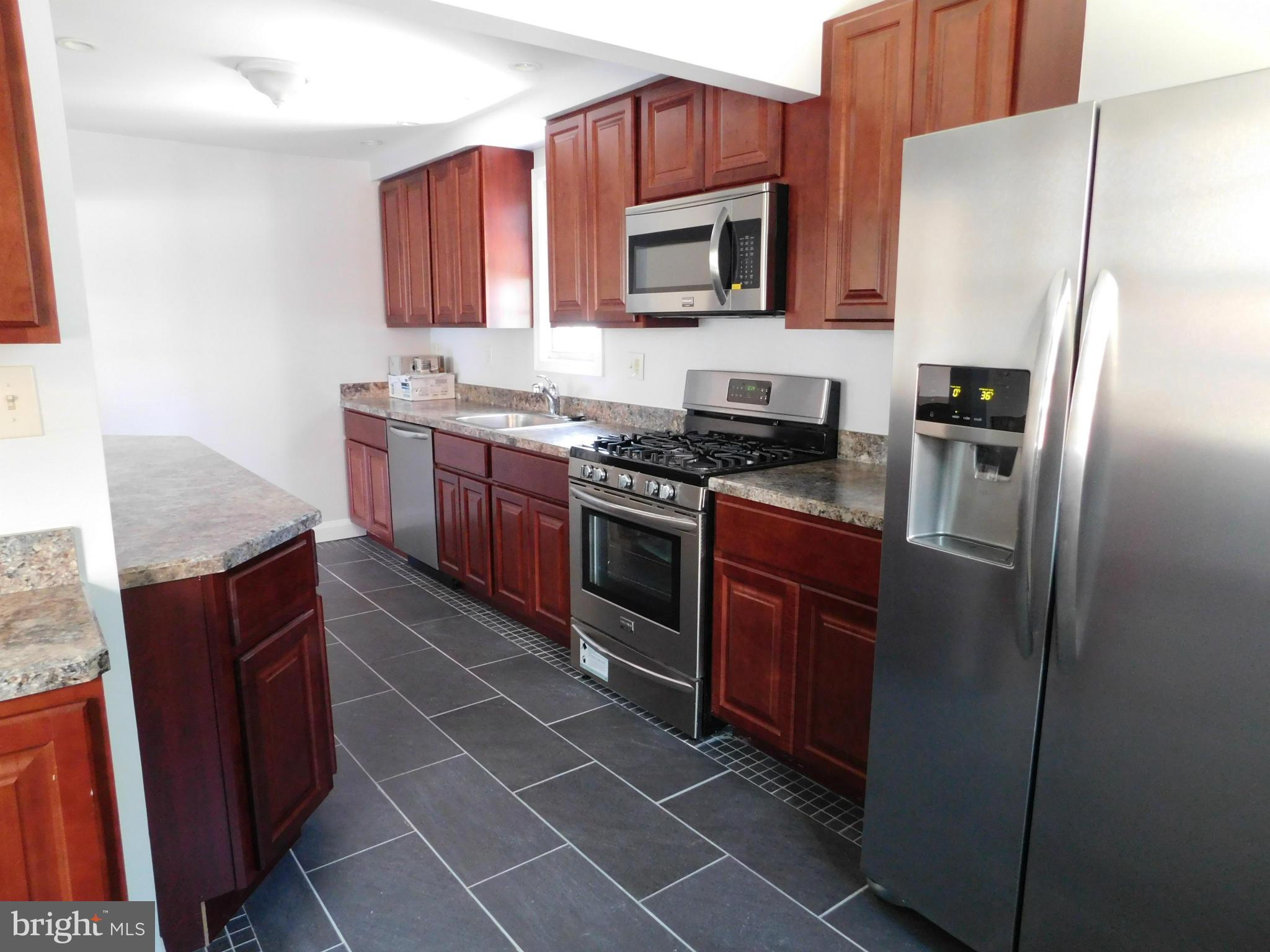 1808 Hanford Road Baltimore, MD 21237 - Photo 6 of 24 Kitchen