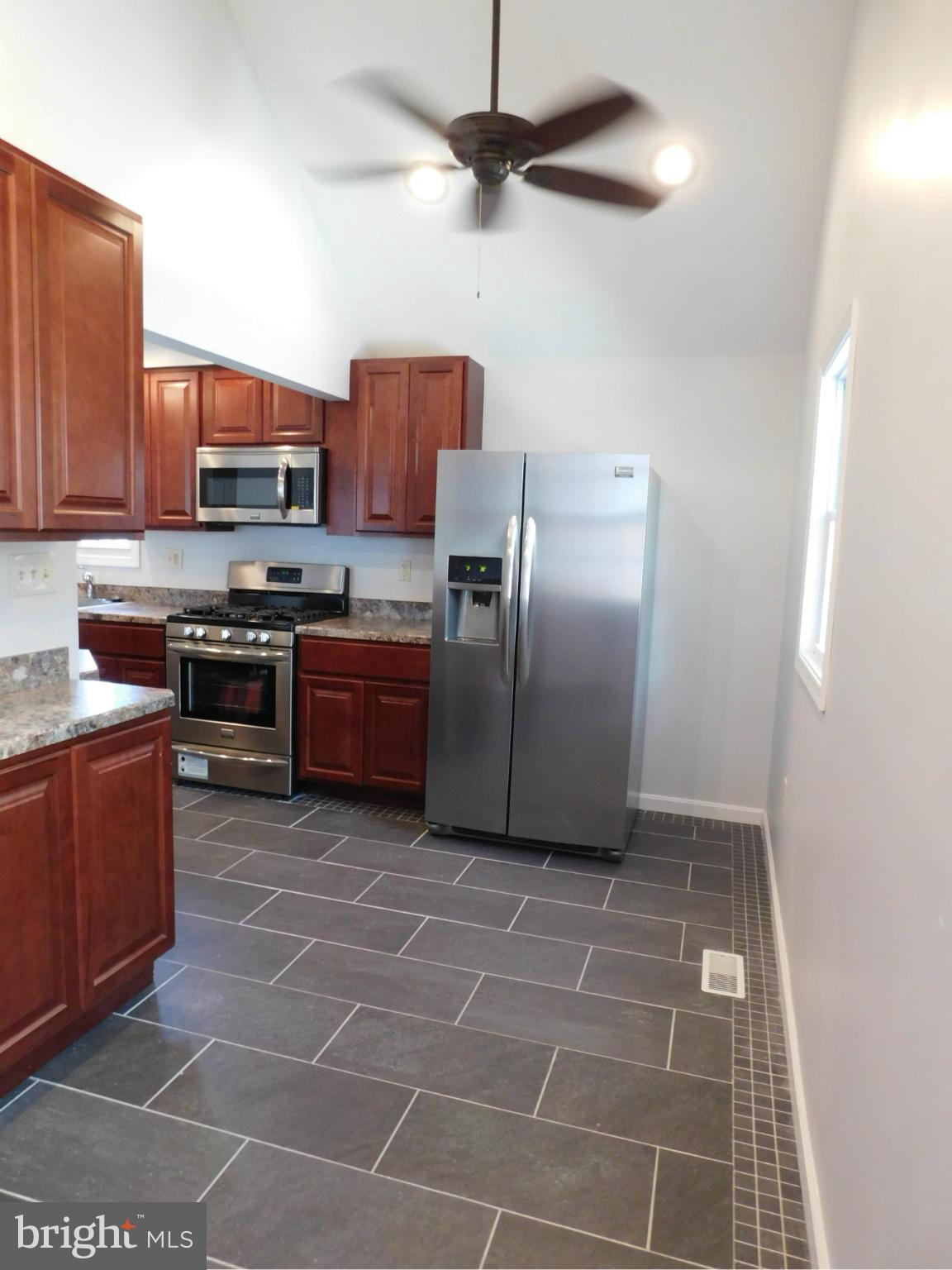 1808 Hanford Road Baltimore, MD 21237 - Photo 8 of 24 Kitchen
