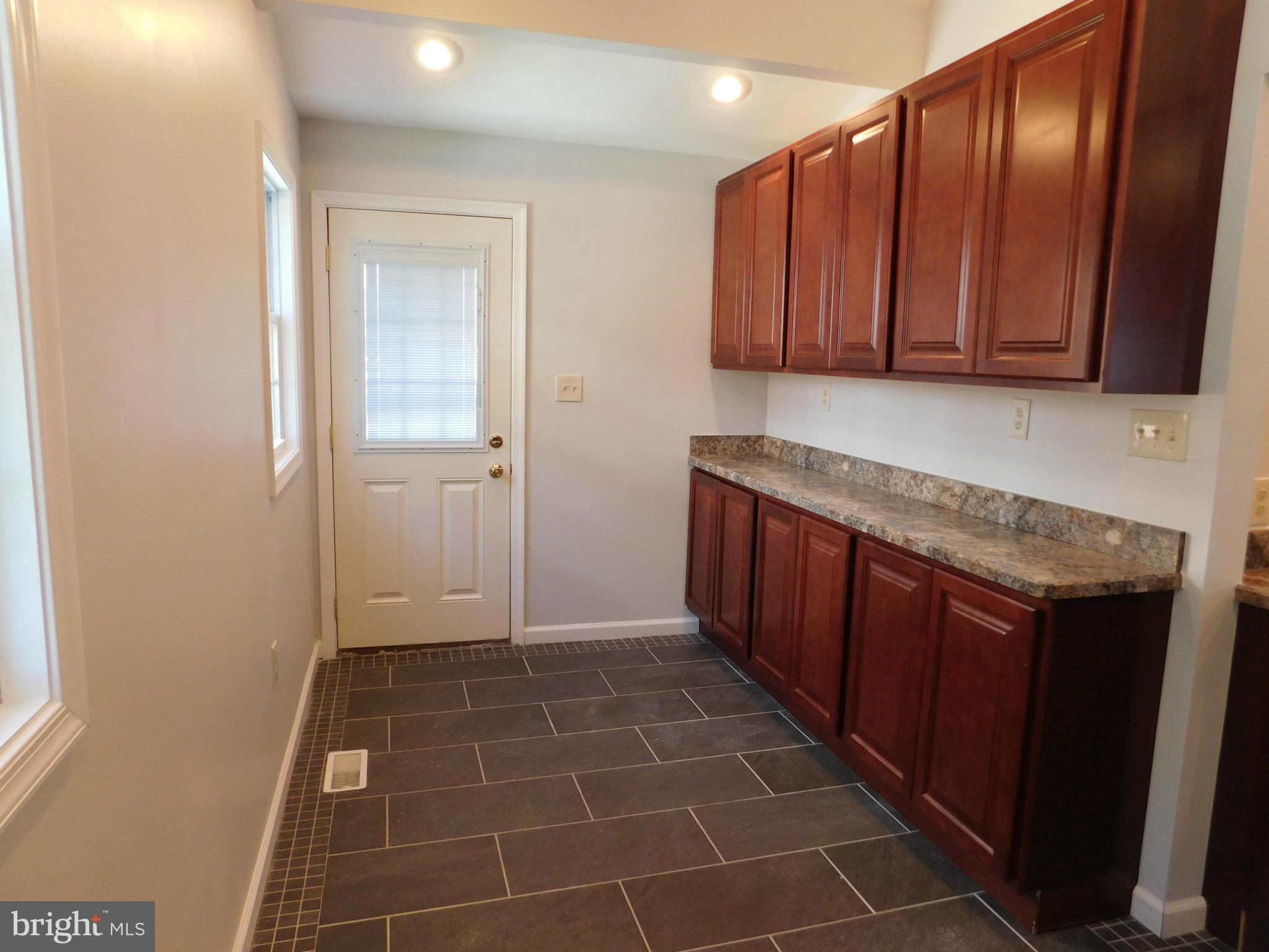 1808 Hanford Road Baltimore, MD 21237 - Photo 9 of 24 Kitchen