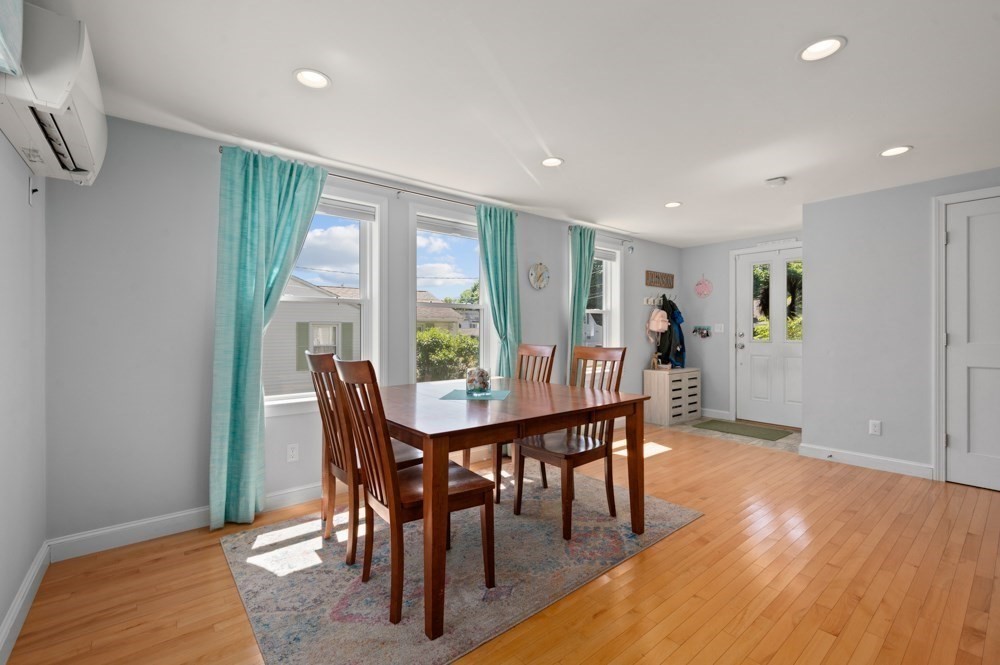 88 Temple Road Waltham, MA 02452 - Photo 5 of 41