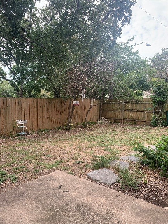 11701 Bayou Bend, Unit B Austin, TX 78759 - Photo 14 of 17 a backyard of a house