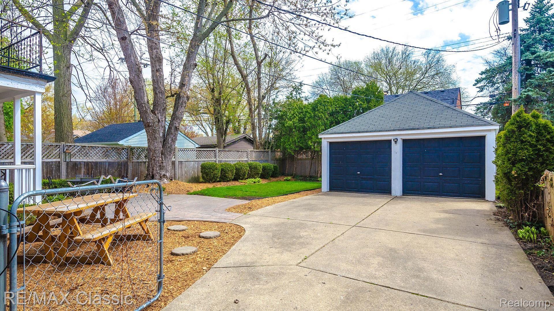 286 Fisher Road Grosse Pointe, MI 48230 - Photo 5 of 34 004_3.jpg