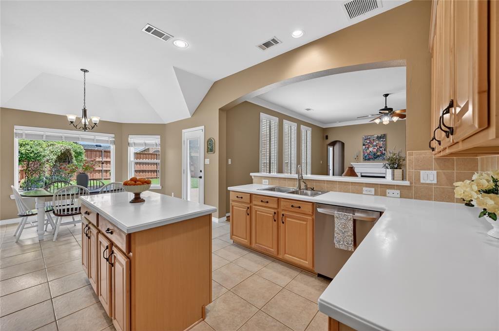 1404 Spring Ridge Lane Flower Mound, TX 75028 - Photo 11 of 36