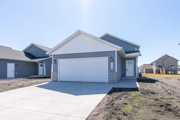 $347,650 | 1123 Jill Drive West, West Fargo, ND 58078