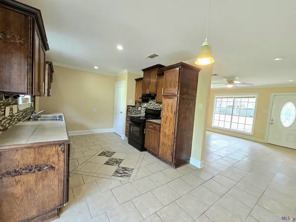 $1,700 | 15211 Riverdale Avenue, Baton Rouge, LA 70816
