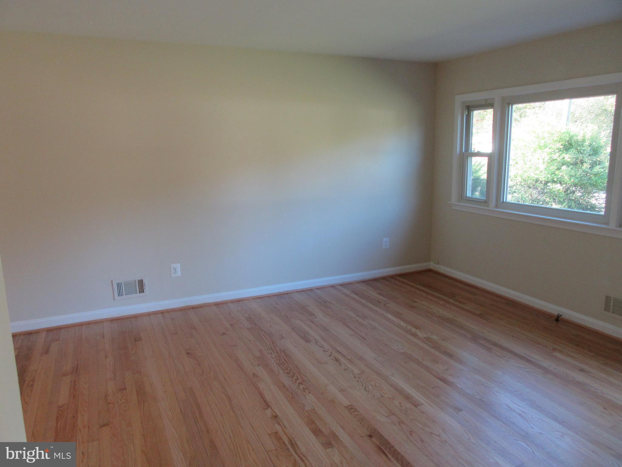 8201 Sonar Road Clinton, MD 20735 - Photo 5 of 28 Living Room