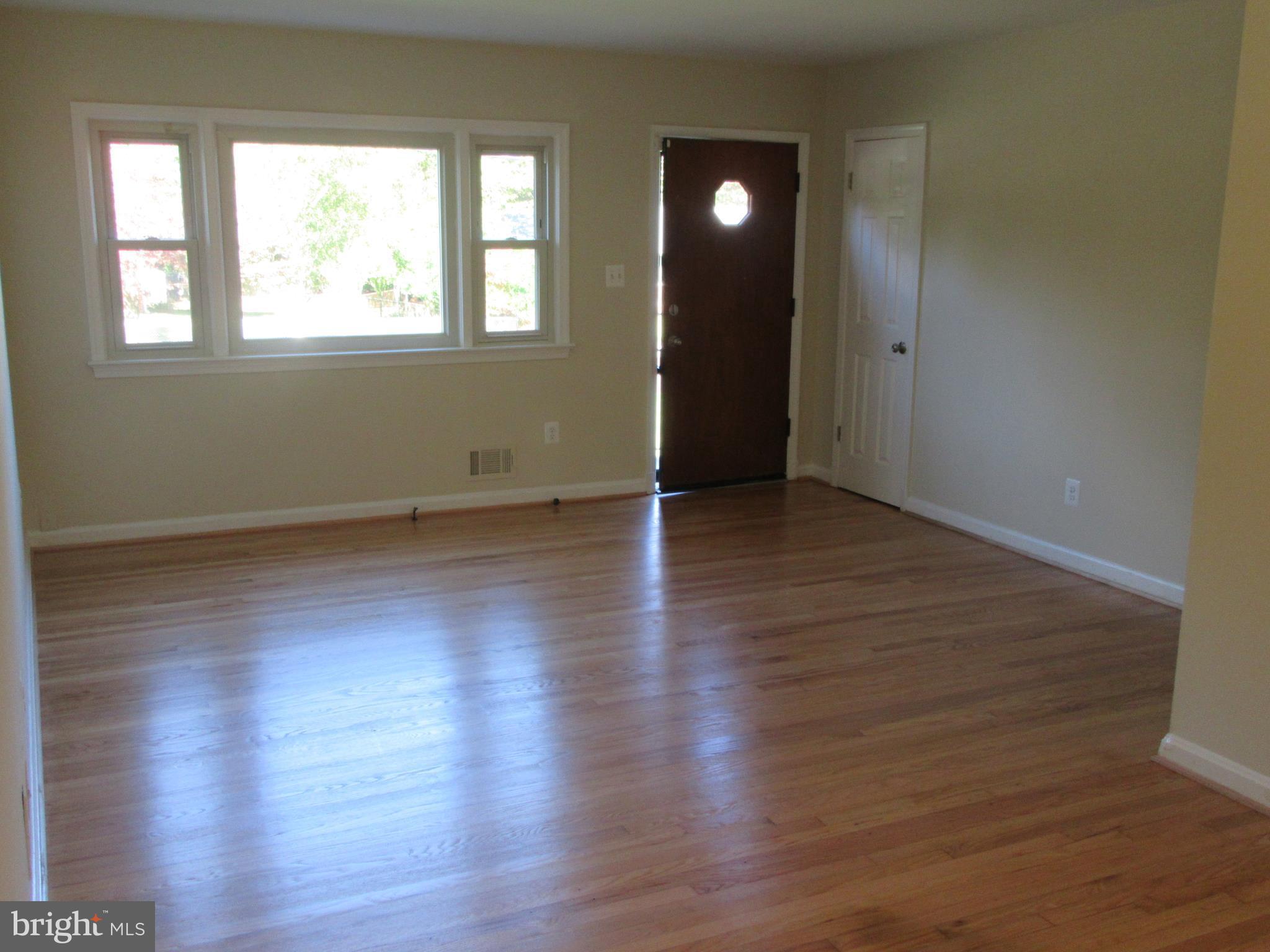 8201 Sonar Road Clinton, MD 20735 - Photo 6 of 28 Living Room