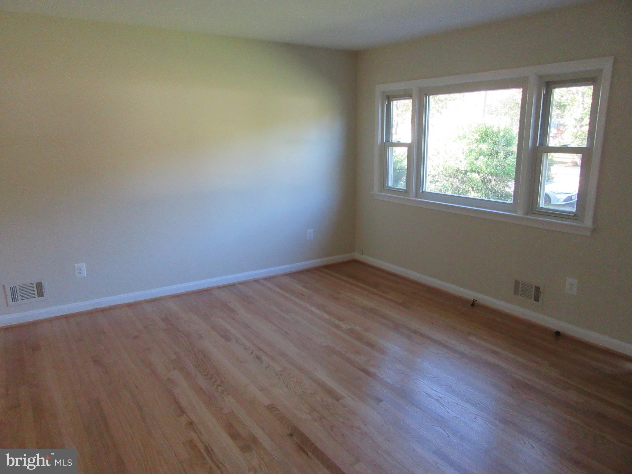 8201 Sonar Road Clinton, MD 20735 - Photo 7 of 28 Living Room