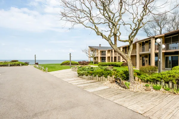 $329,000 | 4150 Ridge Road, Unit 4, Stevensville, MI 49127
