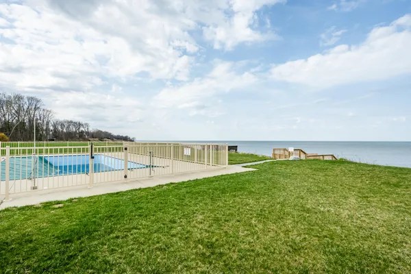 $329,000 | 4150 Ridge Road, Unit 4, Stevensville, MI 49127