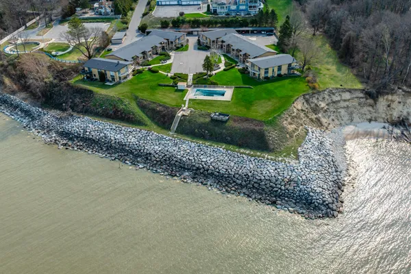 $329,000 | 4150 Ridge Road, Unit 4, Stevensville, MI 49127