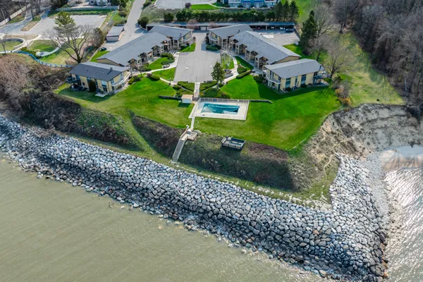$329,000 | 4150 Ridge Road, Unit 4, Stevensville, MI 49127