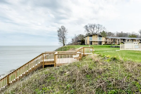$329,000 | 4150 Ridge Road, Unit 4, Stevensville, MI 49127