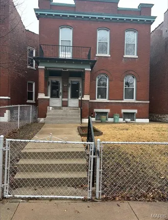 $1,250 | 2115 Allen Avenue, St. Louis, MO 63104