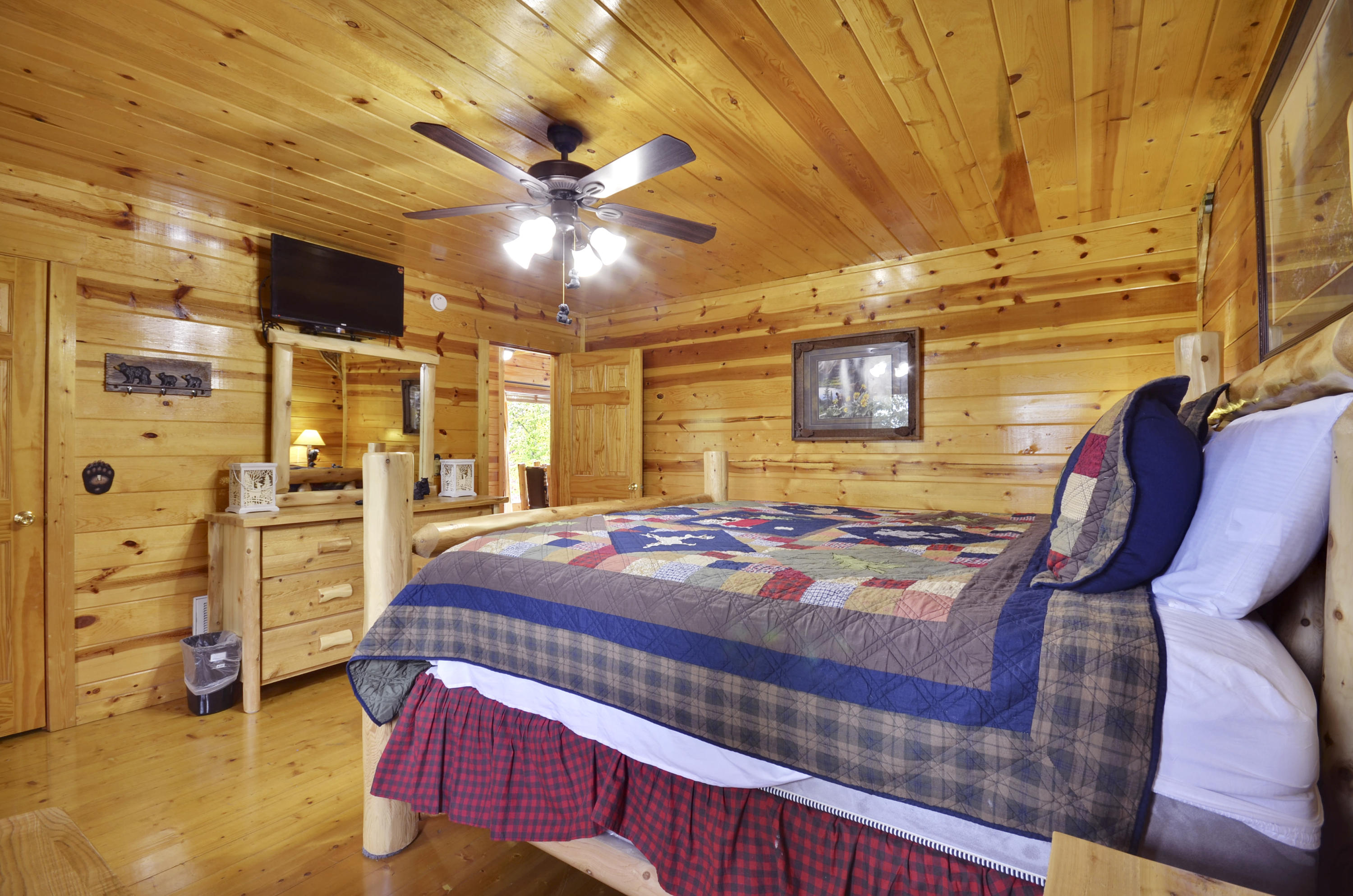 2251 Upper Middle Creek Road, Unit 17 Sevierville, TN 37876 - Photo 25 of 38 Main Level-Bedroom-_DSC3263