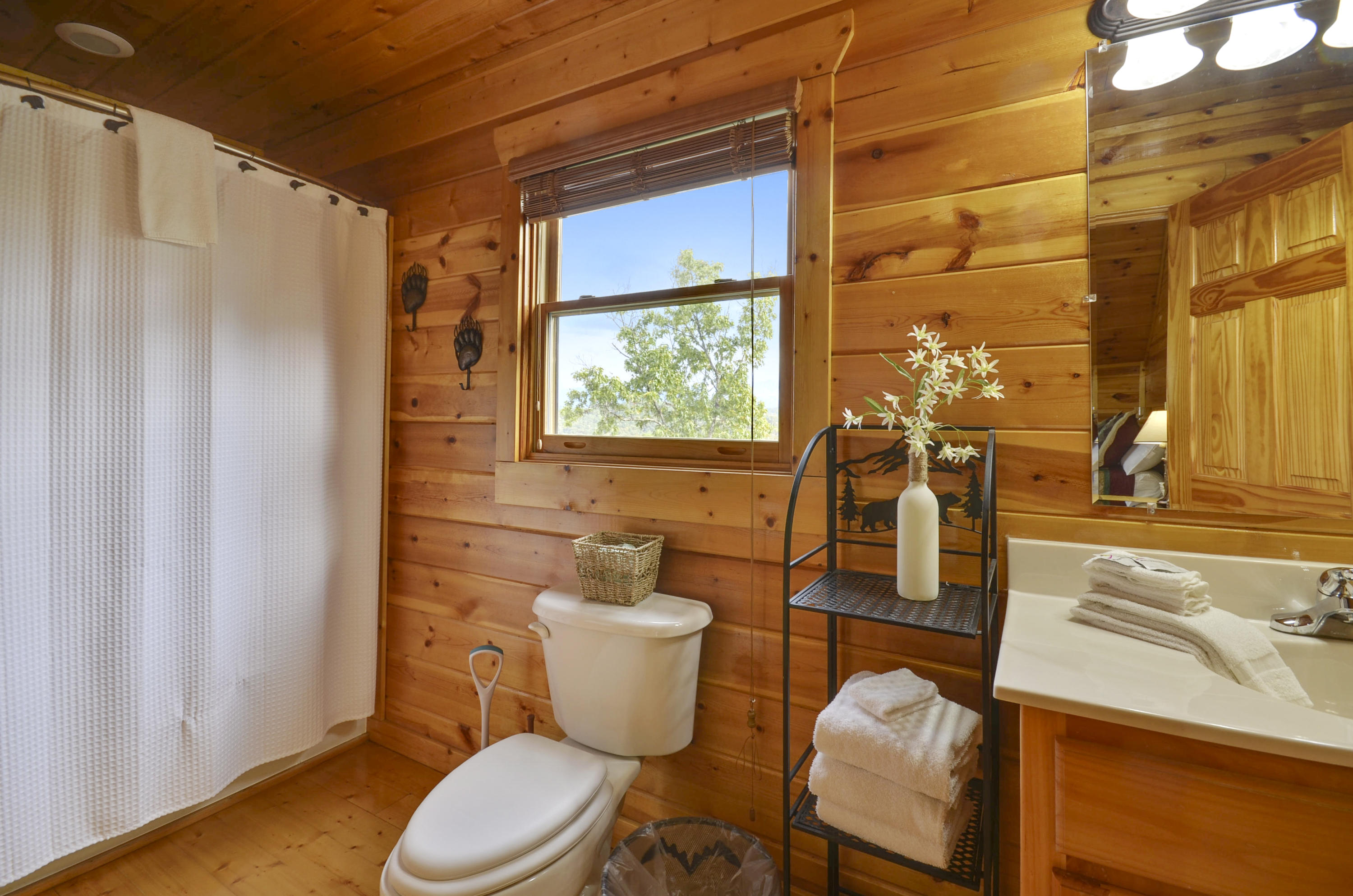 2251 Upper Middle Creek Road, Unit 17 Sevierville, TN 37876 - Photo 35 of 38 Upper Level-Master Bath-_DSC3350