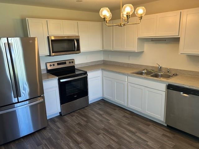 787 Southeast 25th Drive Okeechobee, FL 34974 - Photo 2 of 18 Spacious Kitchen