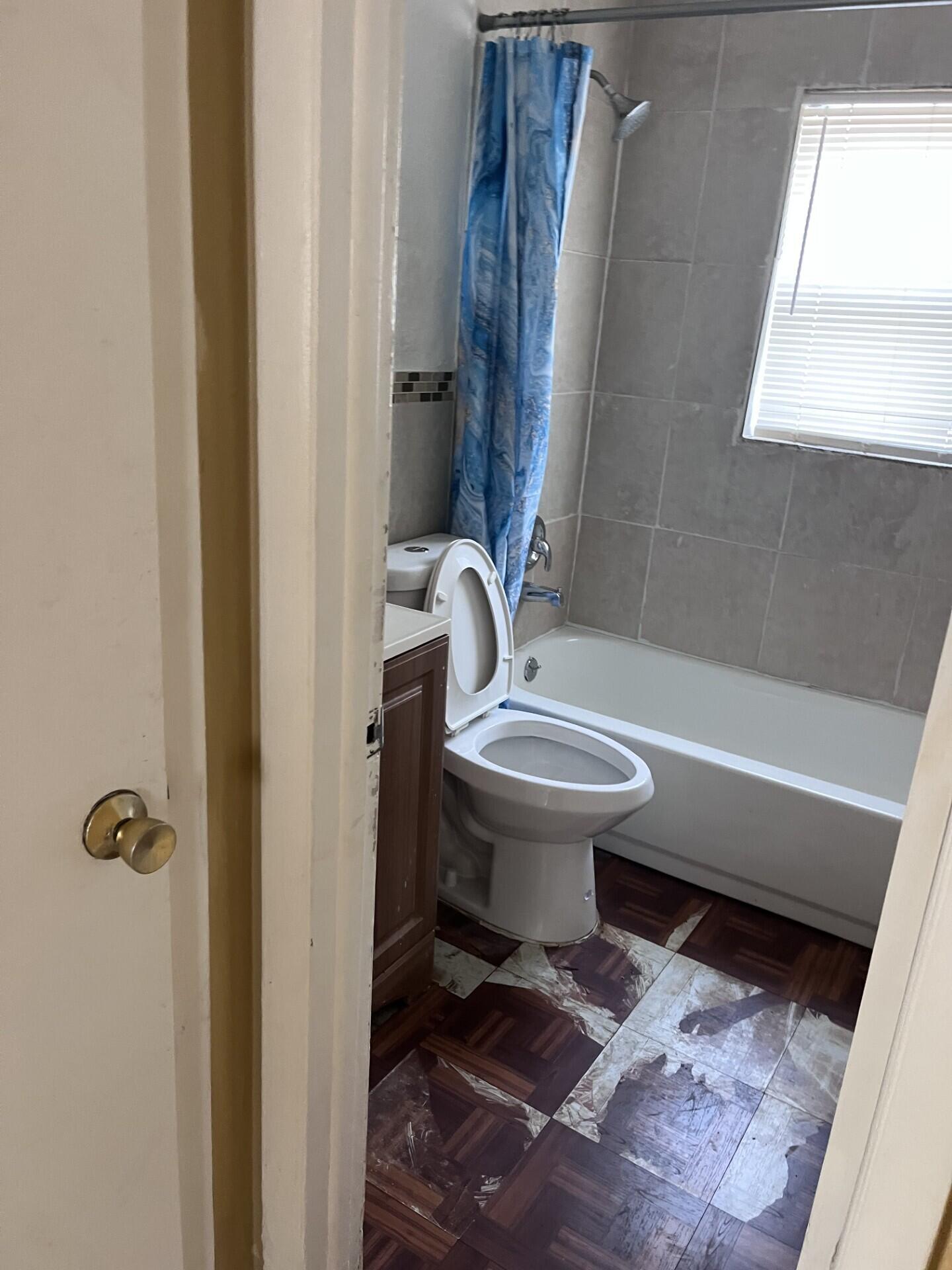 633 West 9th Street, Unit B Riviera Beach, FL 33404 - Photo 6 of 7 bath