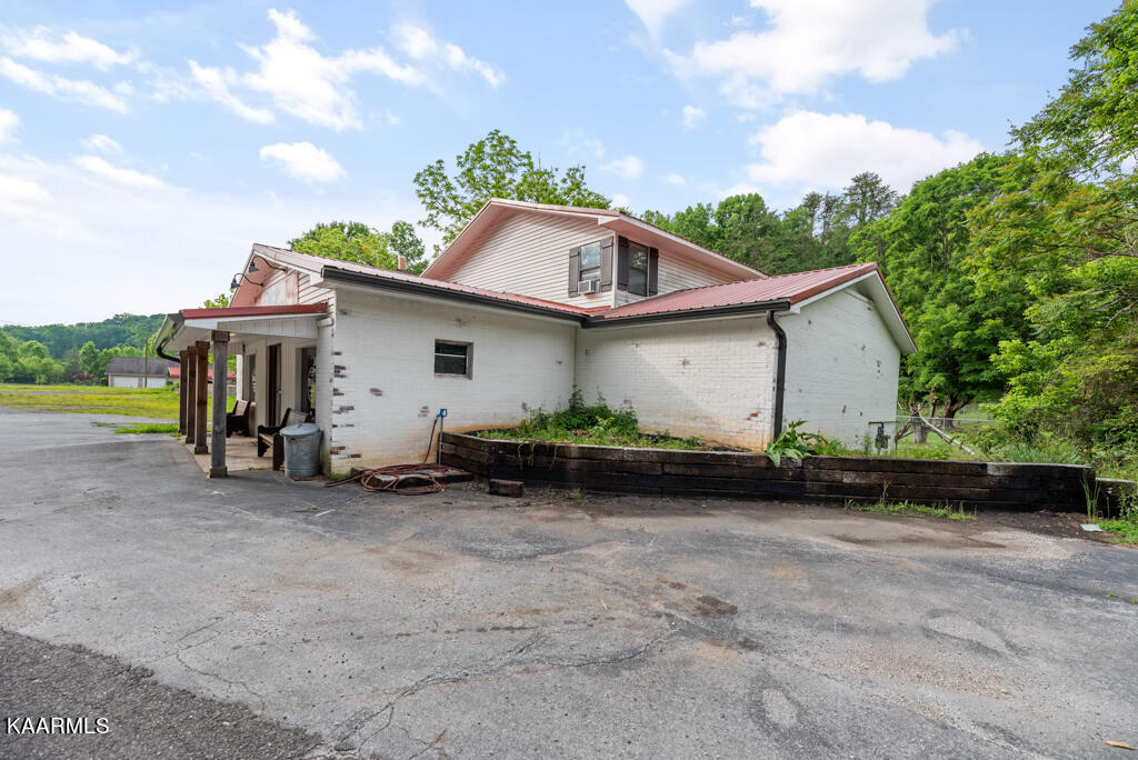 637 Sulphur Springs Road Clinton, TN 37716 - Photo 3 of 24 SlphrSprngs (7)