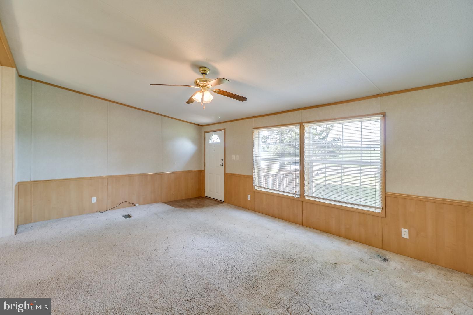 7052 Slaughter Beach Road Milford, DE 19963 - Photo 7 of 27 Living Room