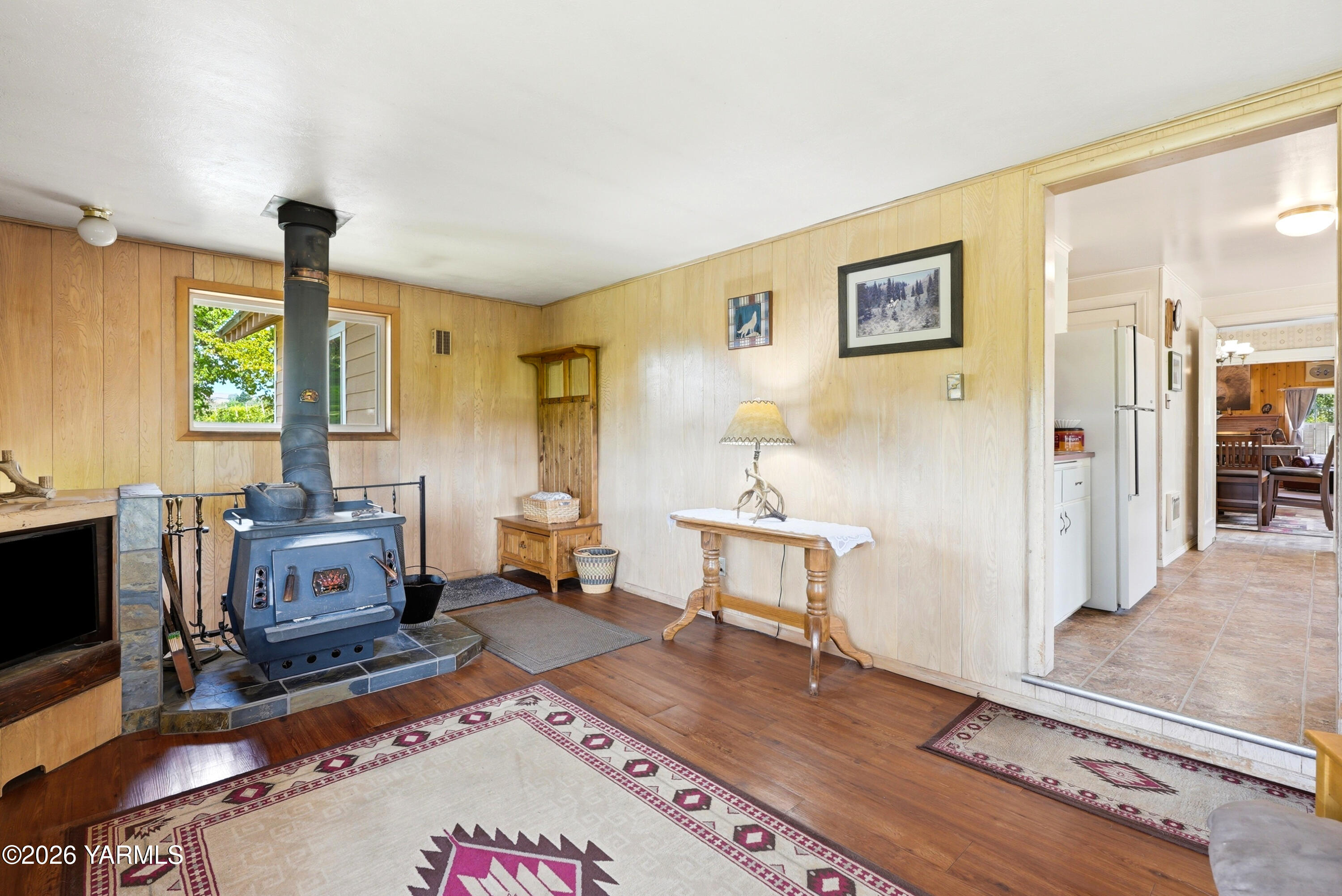 690 North Gleed Road Naches, WA 98937 - Photo 14 of 60 a living room with furniture and a flat screen tv