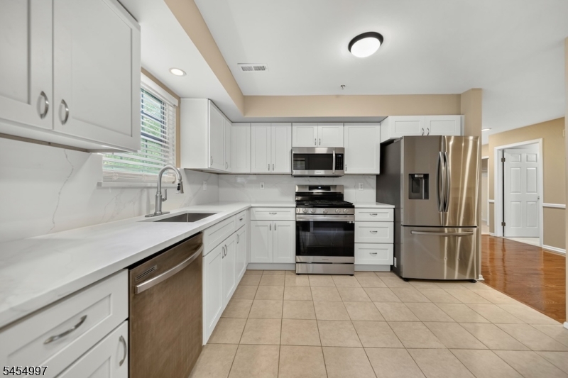 4 Springholm Drive Berkeley Heights, NJ 07922 - Photo 1 of 15 Gallery Image 1