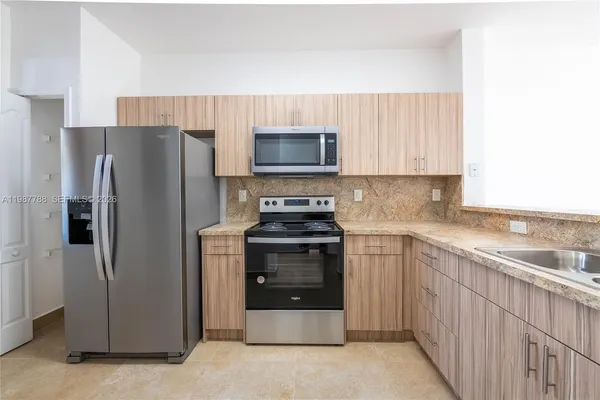 $2,500 | 7200 Northwest 177th Street, Unit 1097, Hialeah, FL 33015