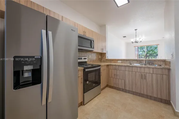 $2,500 | 7200 Northwest 177th Street, Unit 1097, Hialeah, FL 33015