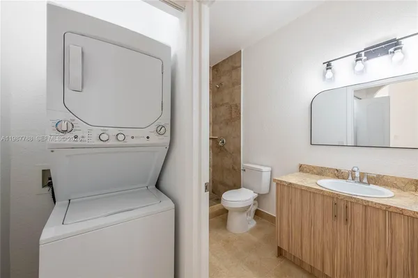 $2,500 | 7200 Northwest 177th Street, Unit 1097, Hialeah, FL 33015