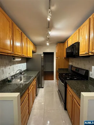 $289,000 | 6600 JFK Boulevard East, Unit 21K, West New York, NJ 07093