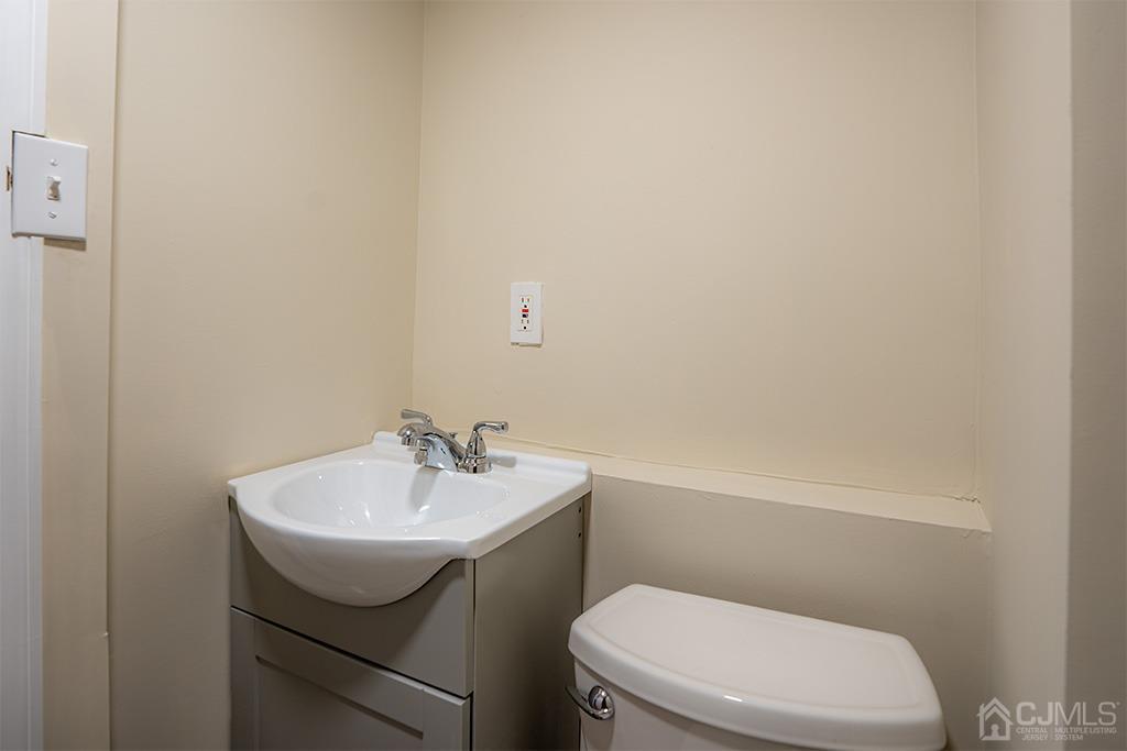 528 Melrose Avenue Middlesex, NJ 08846 - Photo 25 of 40 a bathroom with a sink a toilet and mirror