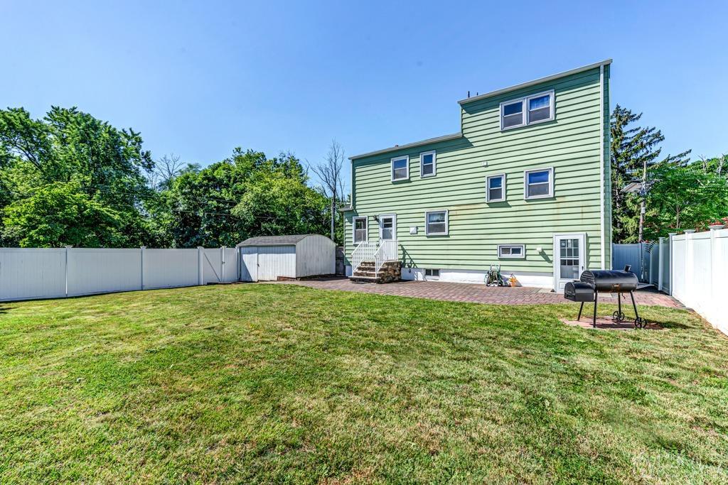 528 Melrose Avenue Middlesex, NJ 08846 - Photo 28 of 40 a backyard of a house with table and chairs