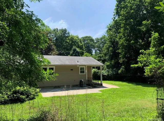 $5,000 | 509 East Broadway, Port Jefferson, NY 11777