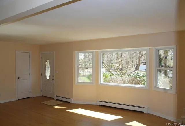 $5,000 | 509 East Broadway, Port Jefferson, NY 11777