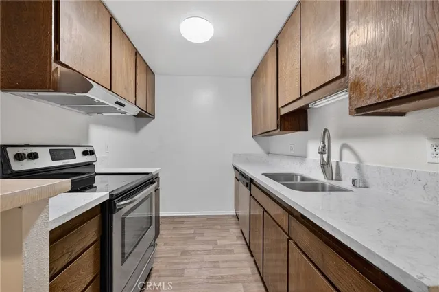 $585,000 | 576 North Bellflower Boulevard, Unit 101, Long Beach, CA 90814