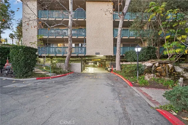 $585,000 | 576 North Bellflower Boulevard, Unit 101, Long Beach, CA 90814