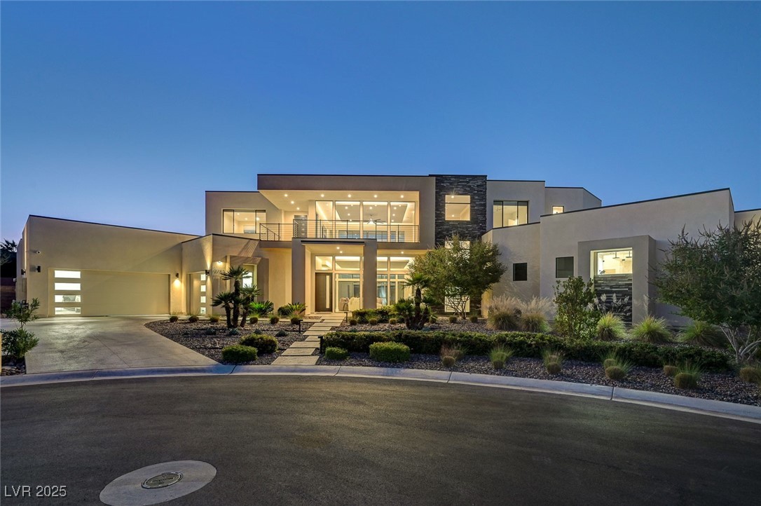Arcthechually stuunning design with Dual balconies and Casita