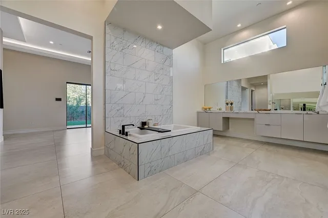 $2,999,900 | 9780 Solar Avenue, Las Vegas, NV 89149