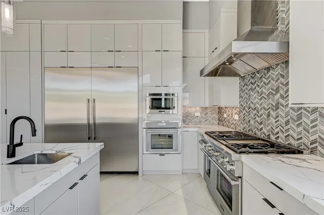 $2,999,900 | 9780 Solar Avenue, Las Vegas, NV 89149