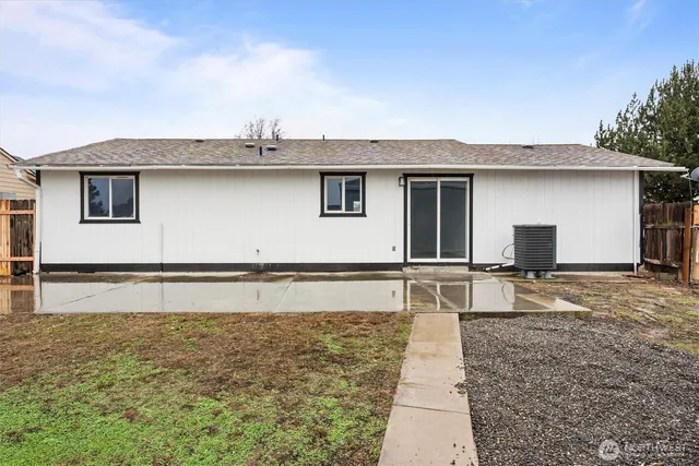 $354,900 | 445 East Rainier Street, Othello, WA 99344