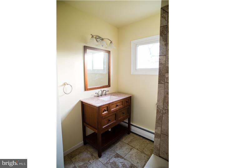 2831 Narcissus Road Philadelphia, PA 19154 - Photo 11 of 25 Bathroom