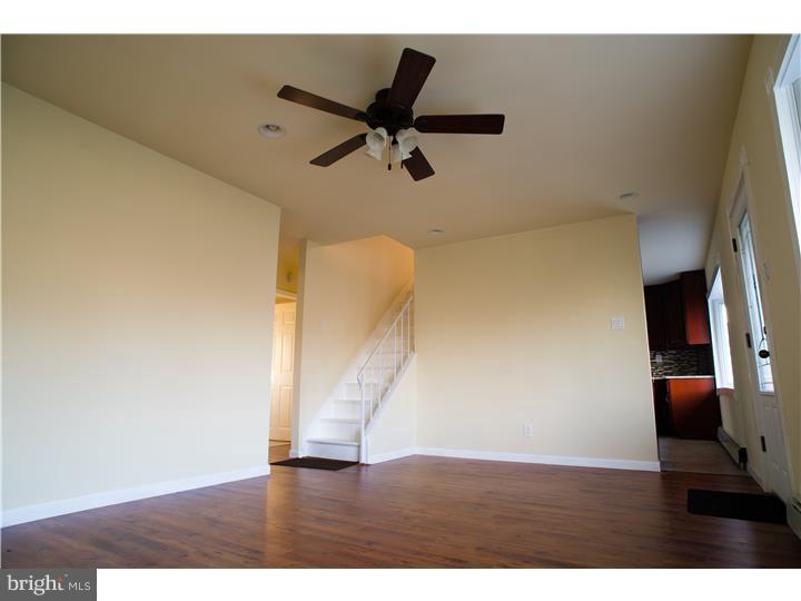 2831 Narcissus Road Philadelphia, PA 19154 - Photo 4 of 25 Living Room