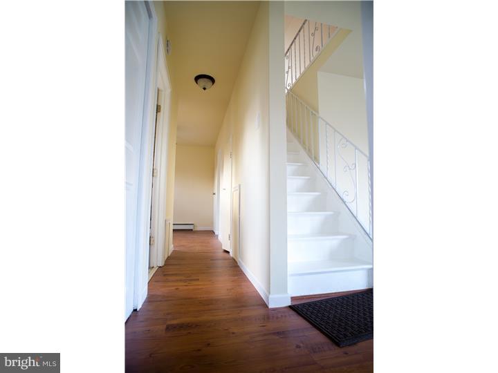 2831 Narcissus Road Philadelphia, PA 19154 - Photo 8 of 25 Hallway