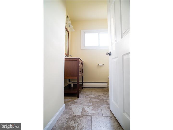 2831 Narcissus Road Philadelphia, PA 19154 - Photo 10 of 25 Bathroom