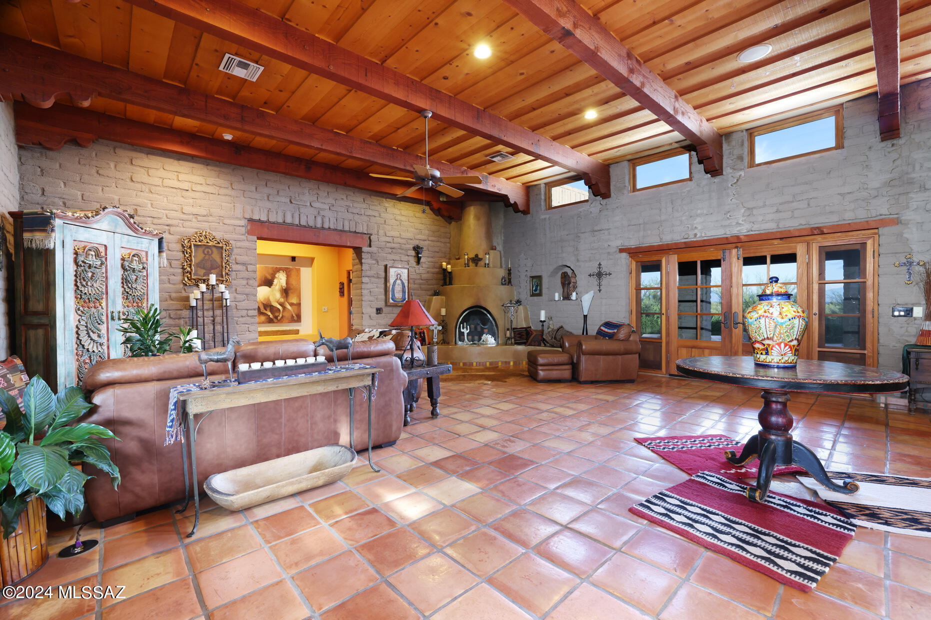 11725 East Spanish Ridge Place Tucson, AZ 85730 - Photo 15 of 51 a living room filled with furniture